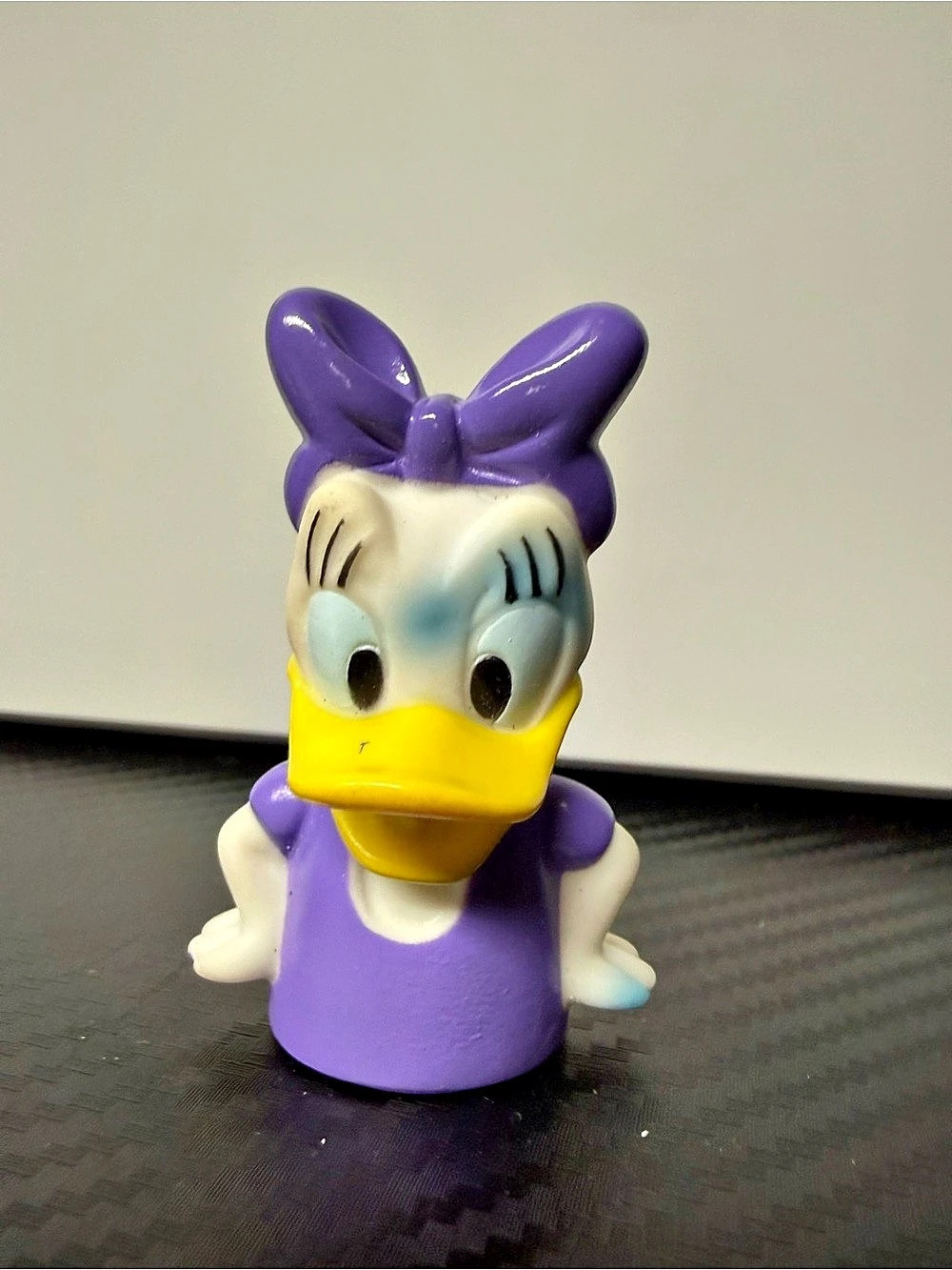 Disney Daisy Duck finger puppet Purple & Yellow